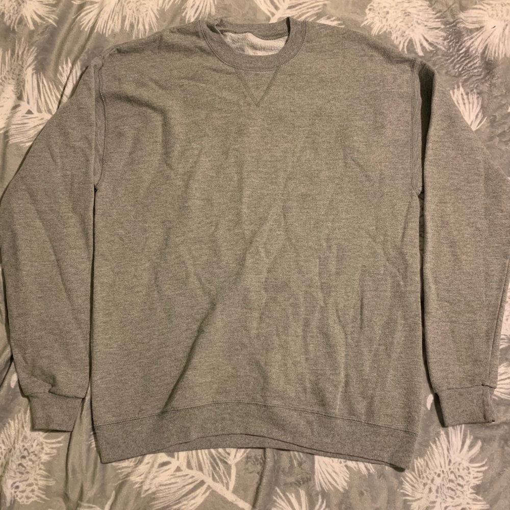 Gray sweatshirt